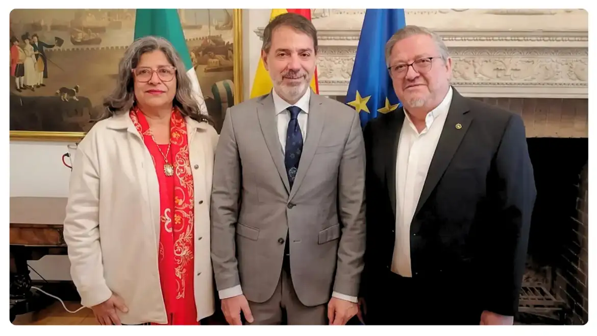 El Colegio Cristóbal Colón renueva su convenio educativo con el Ministerio de Educación de España