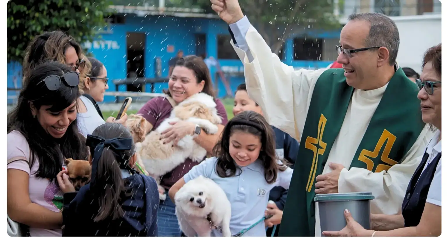 Bendición de mascotas en el Colegio Cristóbal Colón Veracruz
