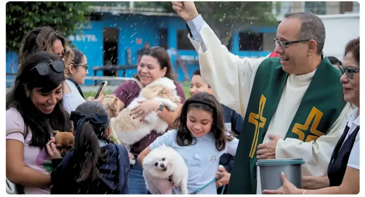 Bendición de mascotas en el Colegio Cristóbal Colón Veracruz
