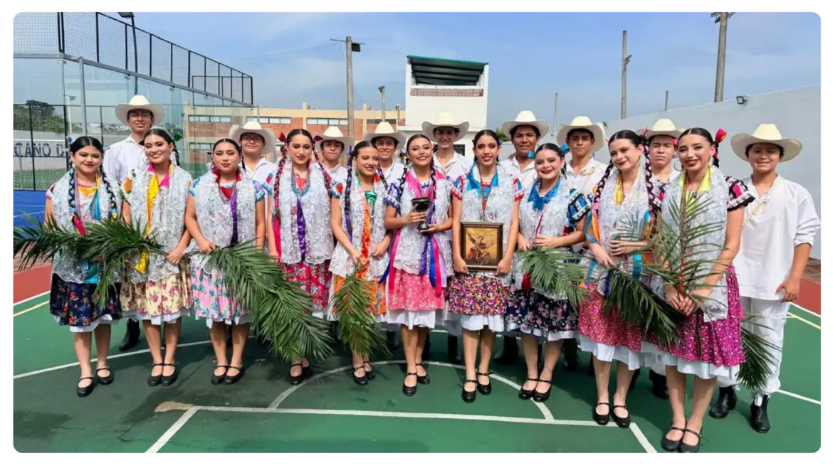 El talento y la tradición de nuestro Colegio brillan en el escenario: primer lugar en concurso de danza folclórica.